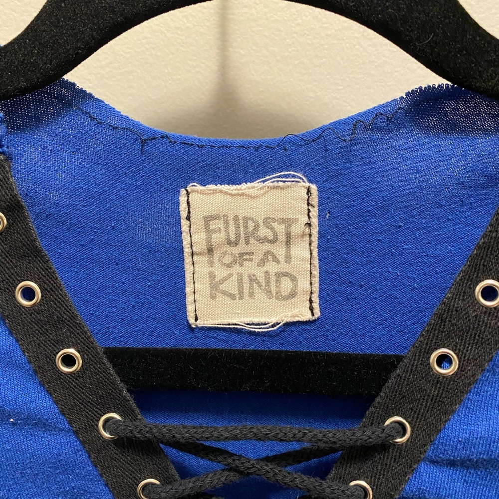 LF muscle tee w/ lace up detail - Picture 3 of 3